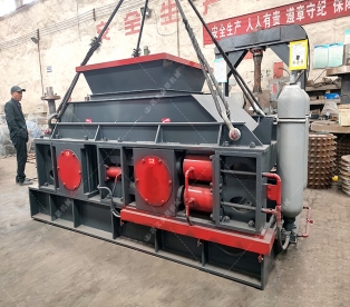 單臺中大型全自動(dòng)液壓對輥制砂機(jī)設(shè)備發(fā)往河北